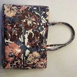 ONLY USED ONCE GUESS TOTE BAG